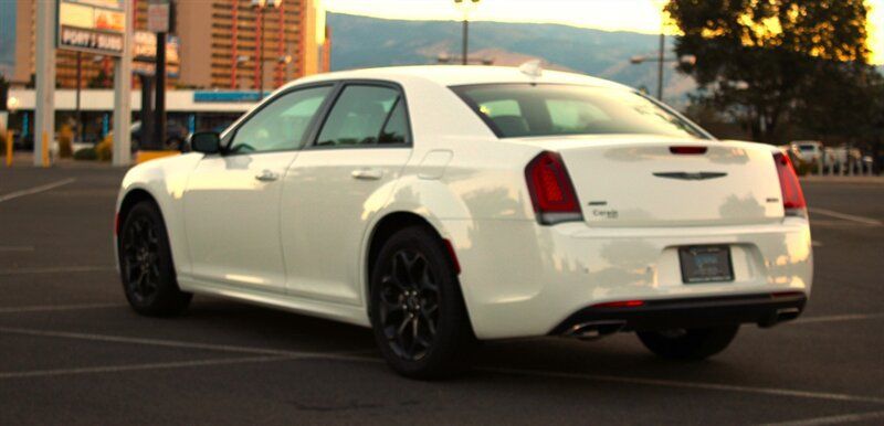Used 2022 Chrysler 300 Touring L AWD/4WD image 2