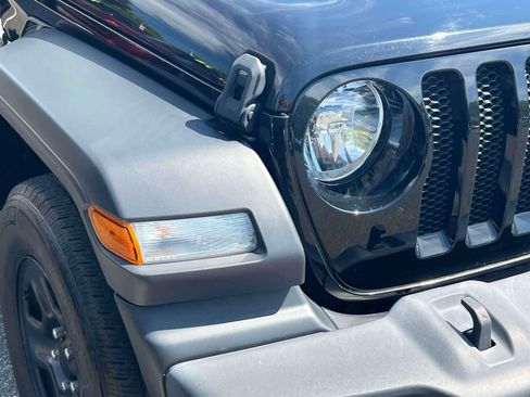 Used 2022 Jeep Wrangler Unlimited Sport AWD/4WD image 7