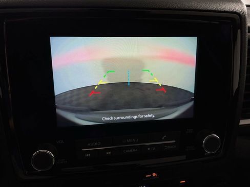 Used 2022 Nissan Frontier SV image 2