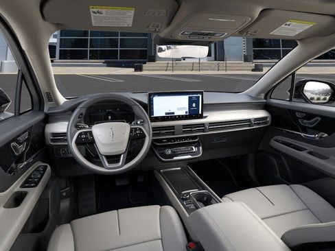 Used 2026 Lincoln Corsair Premiere image 9