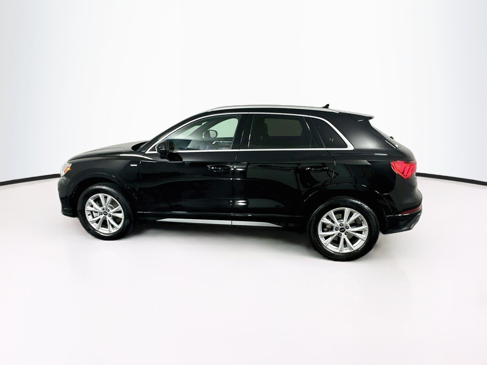 Used 2025 Audi Q3 2.0T Premium AWD/4WD image 4