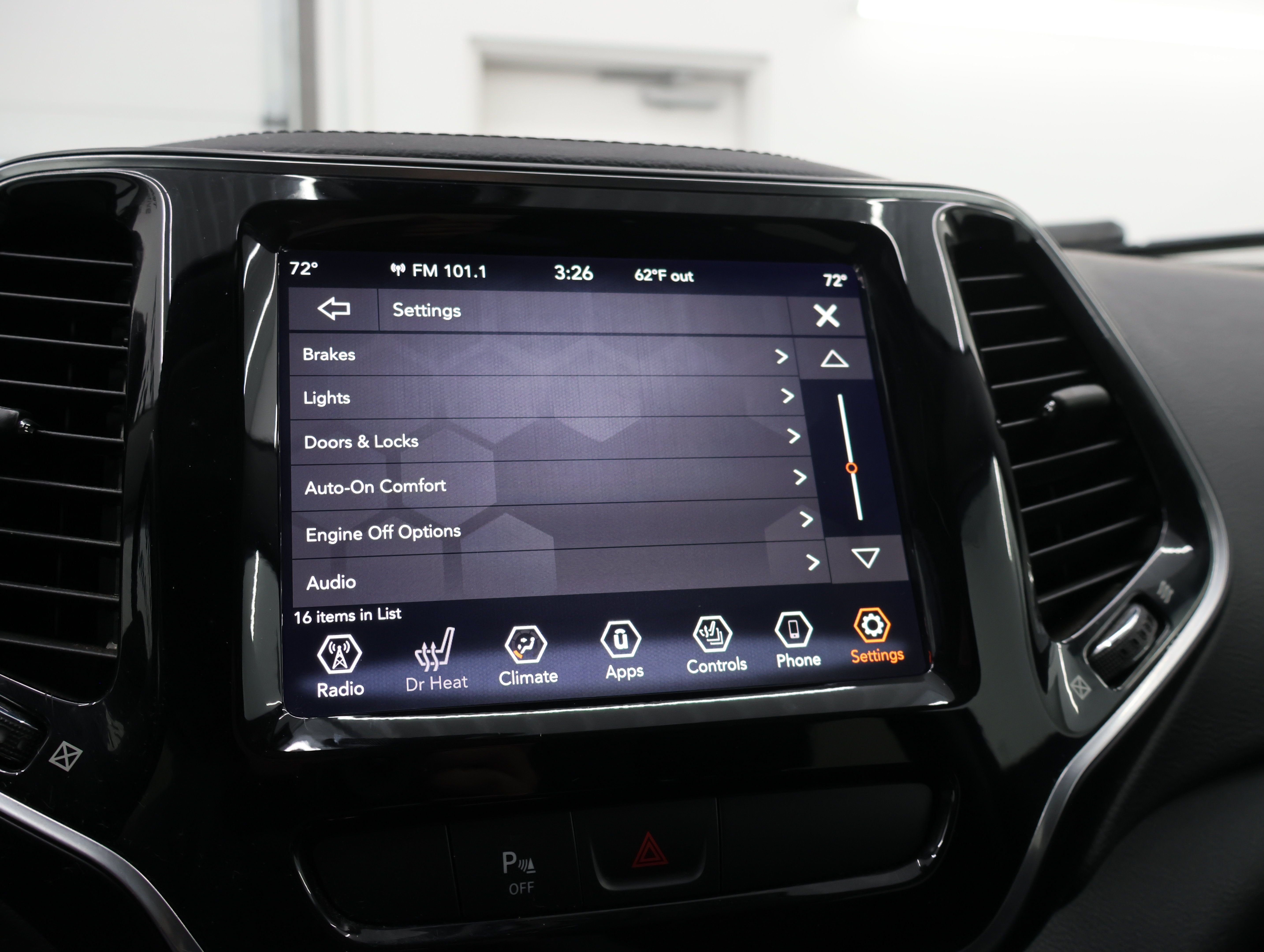 Used 2019 Jeep Cherokee Limited w/ Trailer Tow Group AWD/4WD image 56