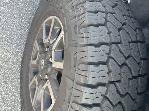 Used 2015 Toyota Tundra SR5 w/ TRD Off Road Package image 5