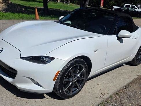 Used 2017 MAZDA MX-5 Miata Grand Touring RWD image 3