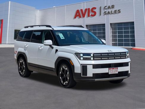 Used 2025 Hyundai Santa Fe SEL FWD image 3