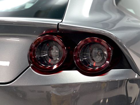 Used 2017 Ferrari GTC4Lusso AWD/4WD image 89