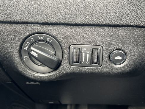 Used 2020 Dodge Charger SXT w/ Leather Interior Group image 15