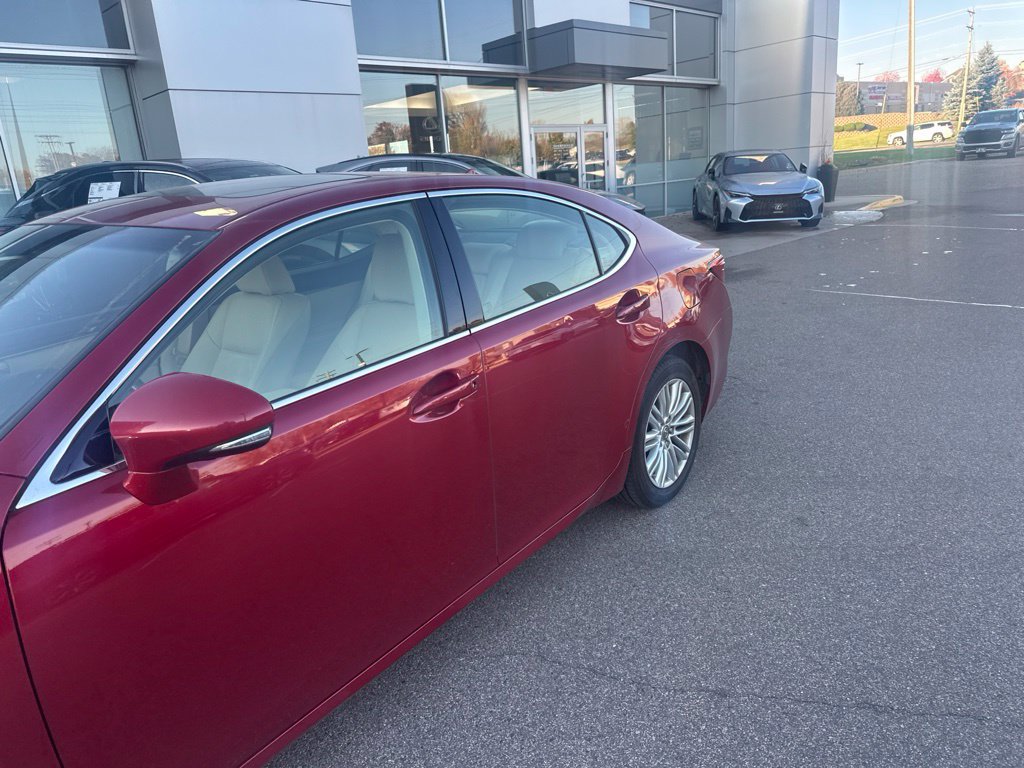 Used 2013 Lexus ES 350 w/ Luxury Pkg FWD image 4