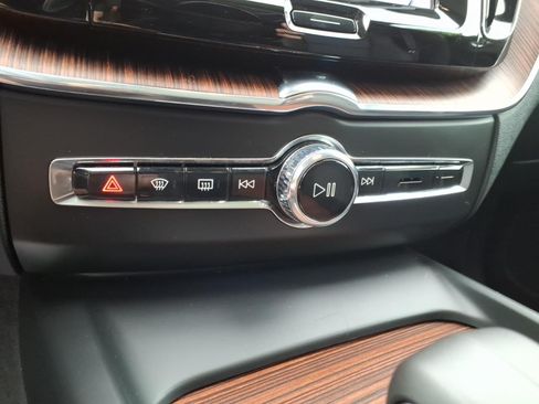 Used 2024 Volvo XC60 B5 Plus w/ Climate Package AWD/4WD image 18