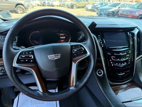 Used 2019 Cadillac Escalade ESV Luxury image 12