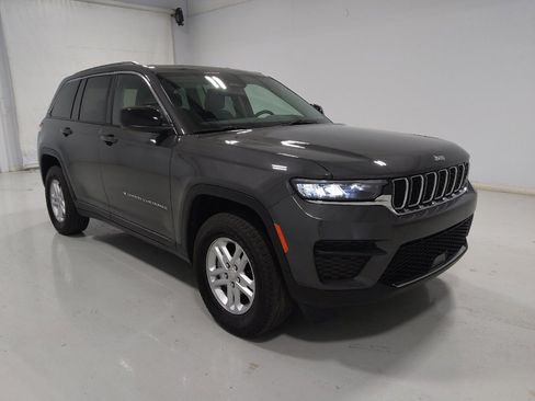 Used 2023 Jeep Grand Cherokee Laredo w/ Luxury Tech Group I AWD/4WD image 13