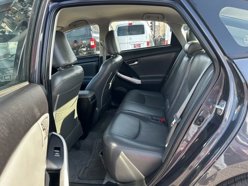 Used 2014 Toyota Prius Two image 11