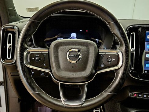 Used 2021 Volvo XC40 P8 Recharge image 41