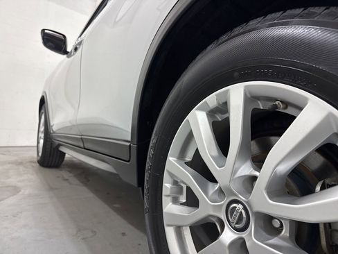 Used 2017 Nissan Rogue SV w/ SV Family Package image 20