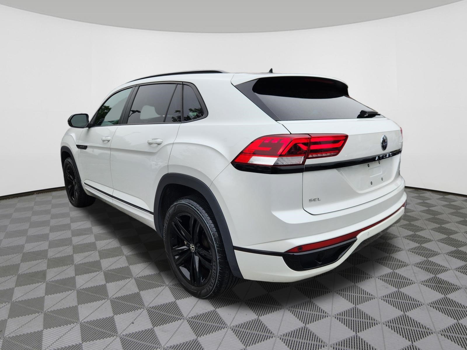 Certified 2023 Volkswagen Atlas Cross Sport SEL R-Line AWD/4WD image 3