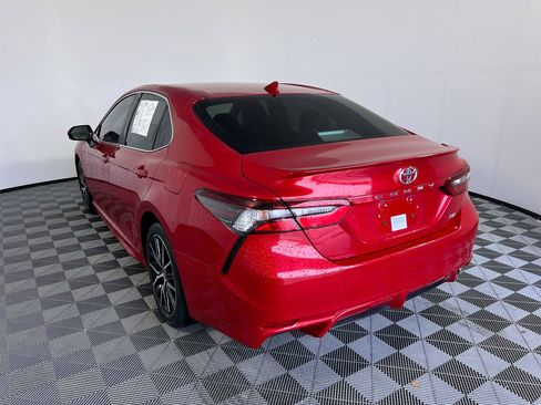 Used 2023 Toyota Camry SE image 5