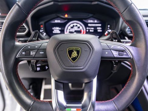 Used 2021 Lamborghini Urus AWD/4WD image 37