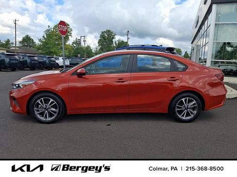 Used 2023 Kia Forte LXS FWD image 9