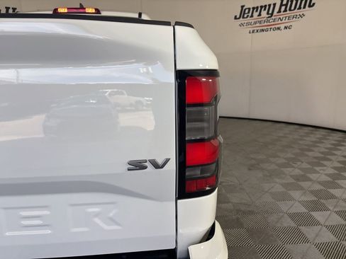 Used 2024 Nissan Frontier SV w/ SV Convenience Package RWD image 27