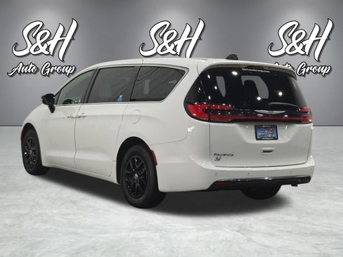 Used 2025 Chrysler Pacifica Select FWD image 17