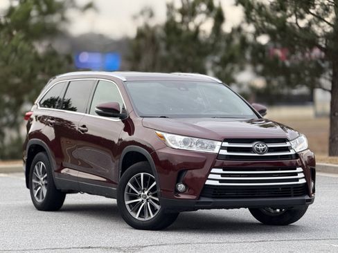 Used 2019 Toyota Highlander XLE image 12