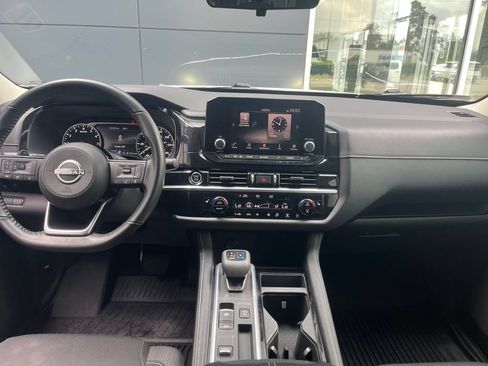 Used 2022 Nissan Pathfinder SV FWD image 14