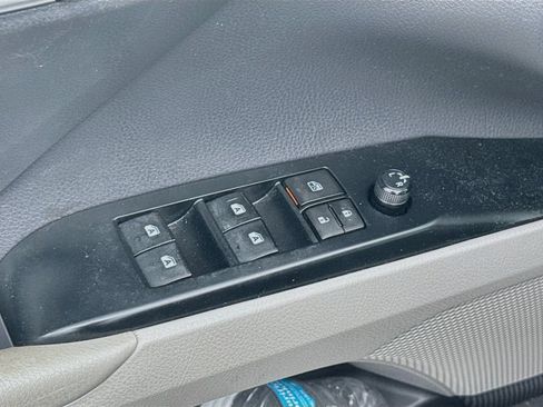 Used 2019 Toyota Camry LE FWD image 17