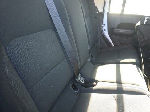 Used 2023 Jeep Gladiator Sport image 17