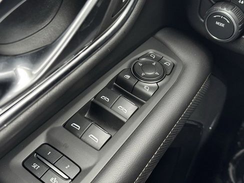 Used 2023 Chevrolet Suburban Premier image 34