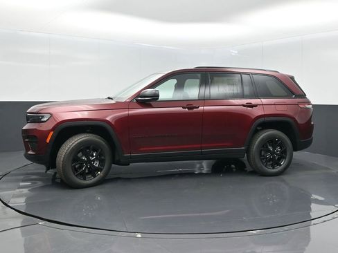 New 2025 Jeep Grand Cherokee Altitude image 4