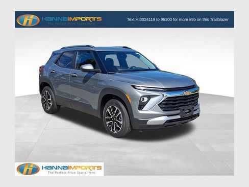 Used 2025 Chevrolet TrailBlazer LT AWD/4WD image 1