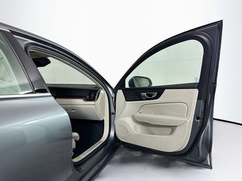 Used 2019 Volvo S60 T6 Inscription image 34