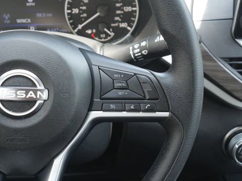 Used 2024 Nissan Altima 2.5 SV FWD image 16