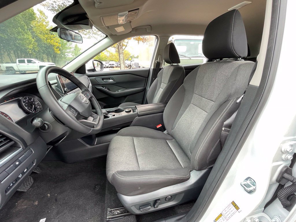 Used 2025 Nissan Rogue SV AWD/4WD image 23