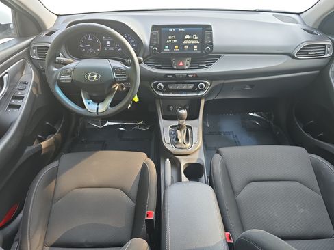 Used 2018 Hyundai Elantra GT FWD image 9