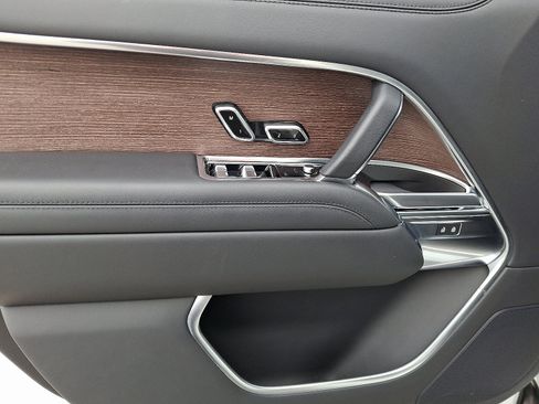 Used 2023 Land Rover Range Rover SE image 11