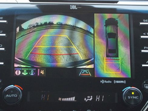 Used 2018 Toyota Camry XLE image 7