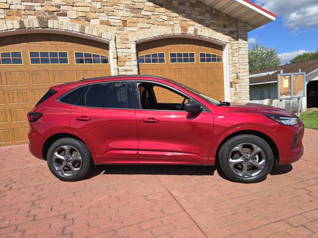 Used 2024 Ford Escape ST-Line w/ Tech Pack #1 AWD/4WD image 2