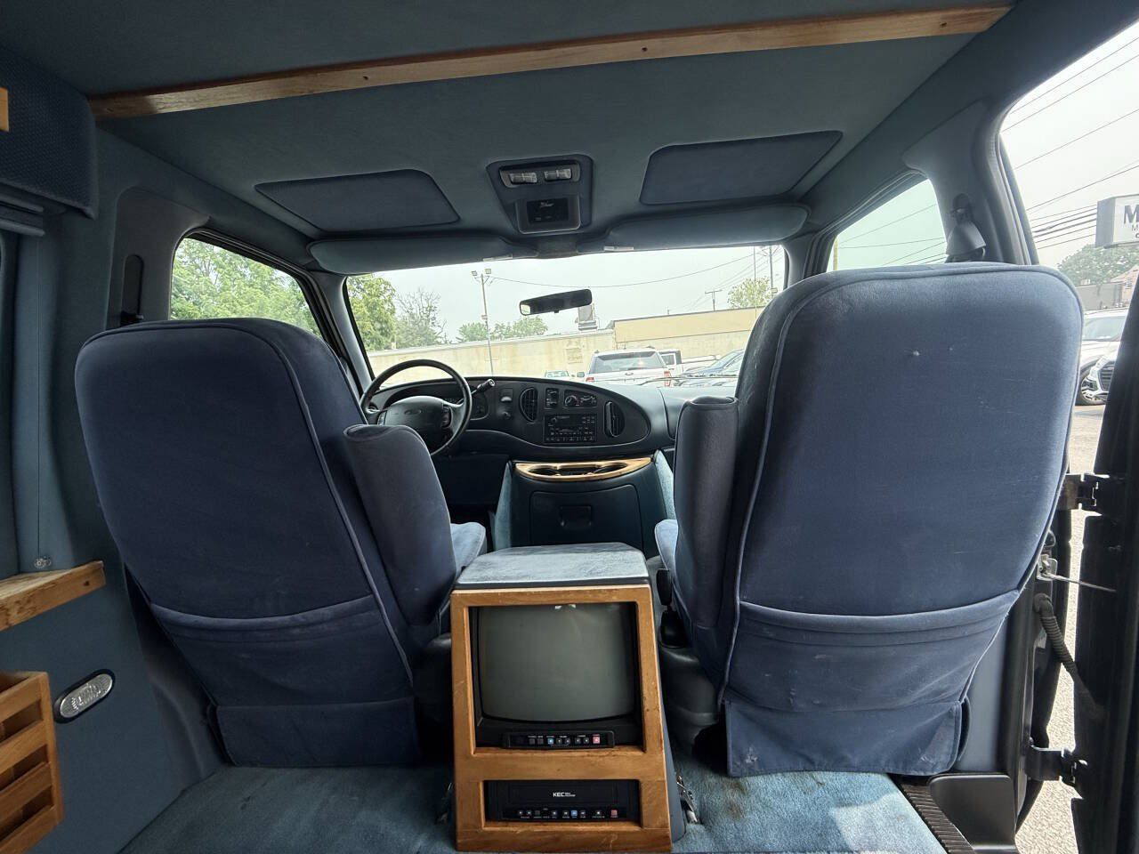 Used 1998 Ford E-150 and Econoline 150 RWD image 11