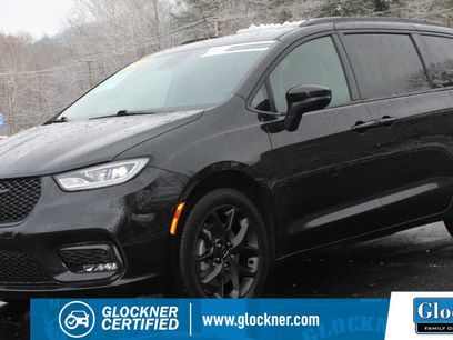 Used 2023 Chrysler Pacifica Touring-L w/ S Appearance Package
