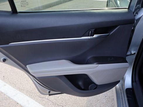 Used 2021 Toyota Camry LE FWD image 12
