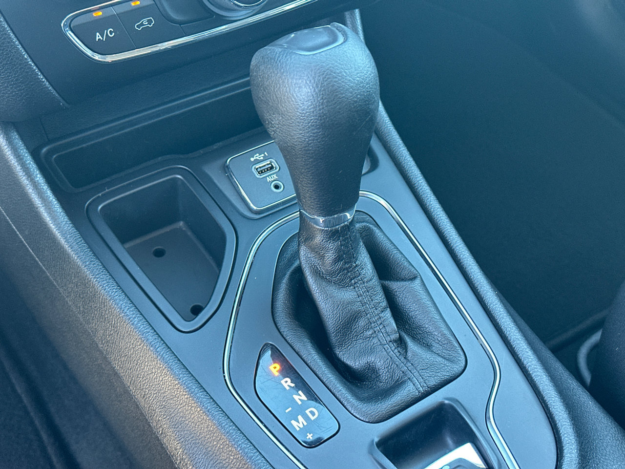 Used 2019 Jeep Cherokee Latitude w/ Popular Appearance Group FWD image 30