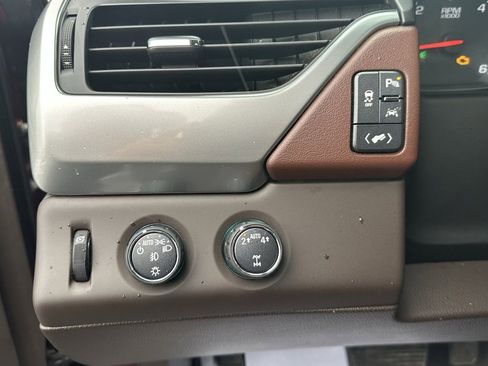 Used 2017 Chevrolet Suburban Premier image 26