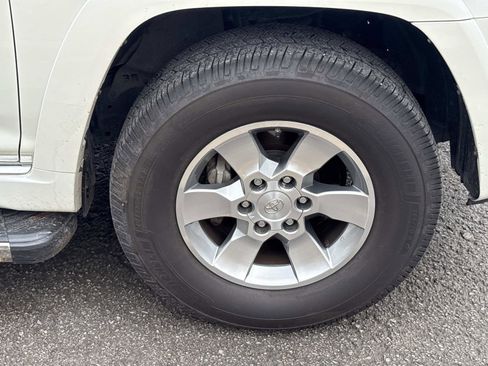 Used 2013 Toyota 4Runner SR5 image 10