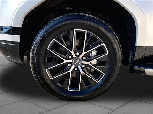 Used 2025 Lexus GX 550 w/ Accessory Package (2T) AWD/4WD image 13