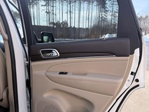 Used 2018 Jeep Grand Cherokee Overland image 19