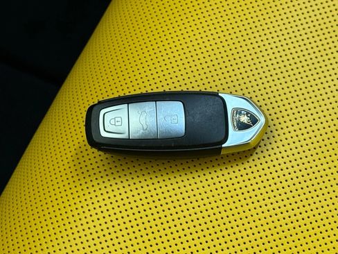 Used 2020 Lamborghini Urus image 53