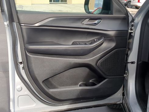 Used 2024 Jeep Grand Cherokee Altitude image 14