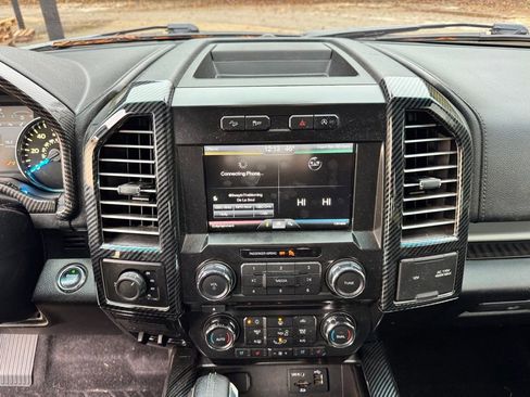 Used 2015 Ford F150 Lariat image 21