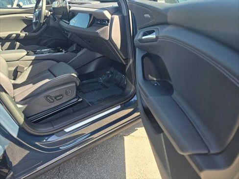 Used 2025 Audi Q6 e-tron Prestige image 10